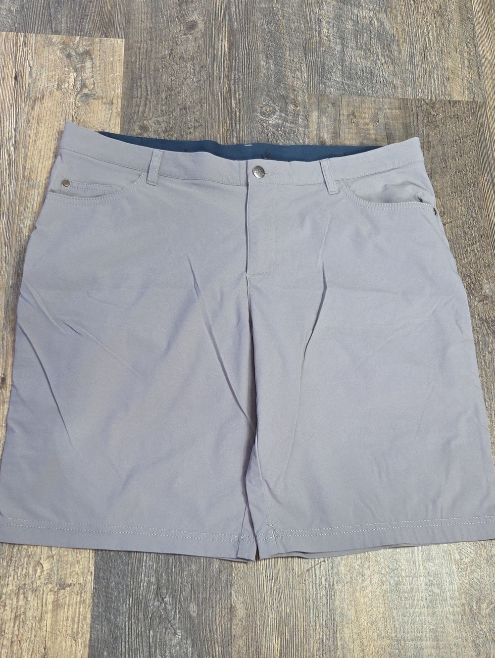 Men's Light Gray Performance Golf Shorts